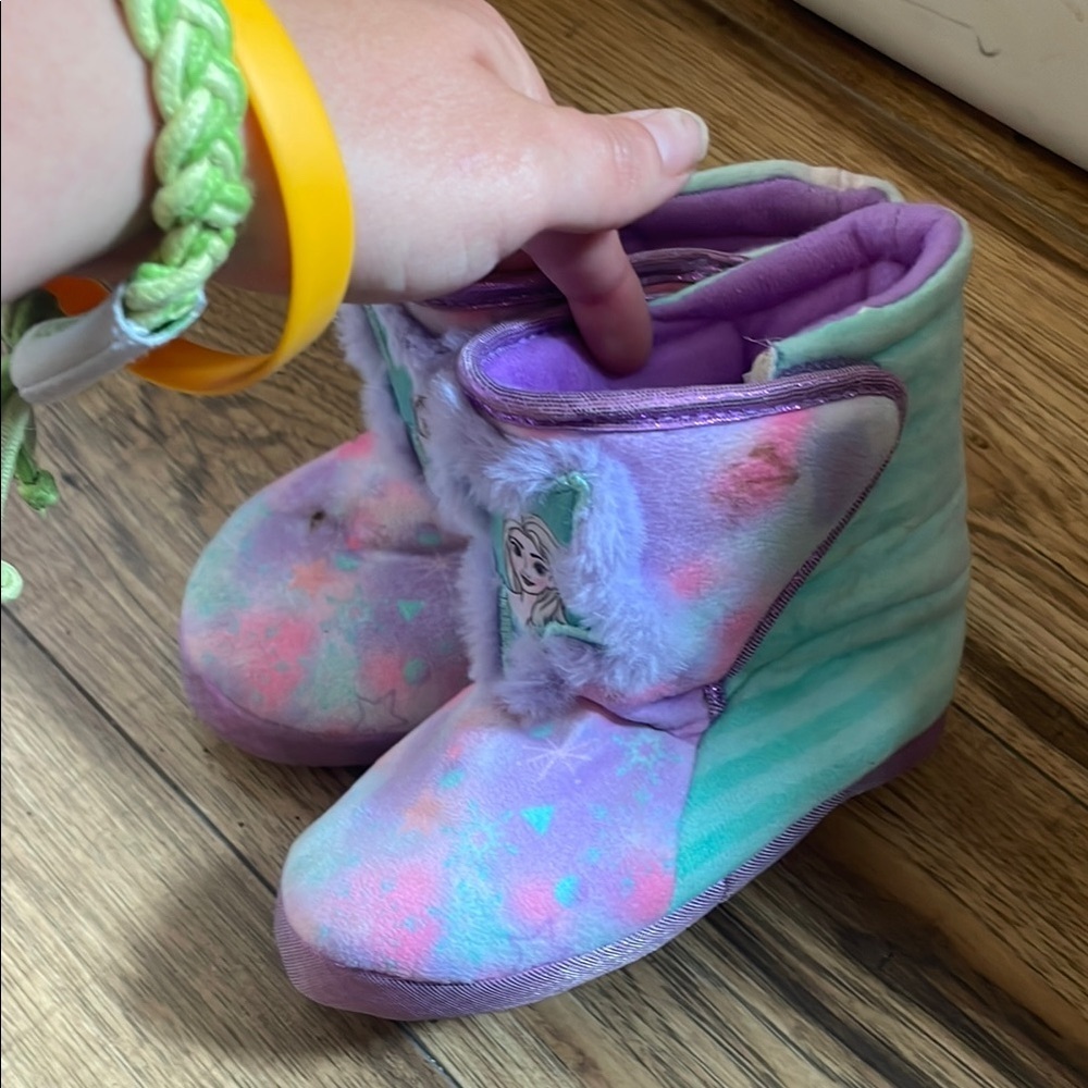 Cozy Purple and Green Slippers for Indoor Comfort​​